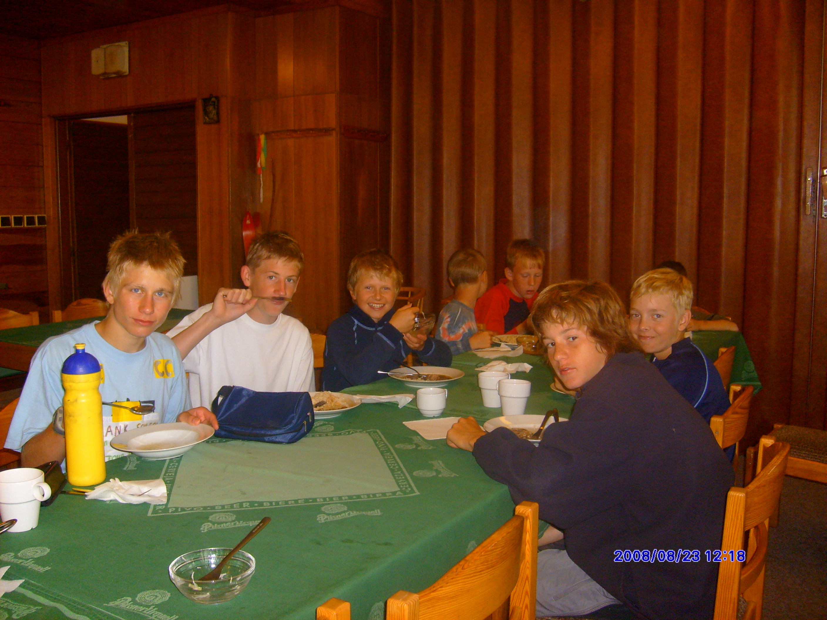 snídejte s námi 2008.JPG